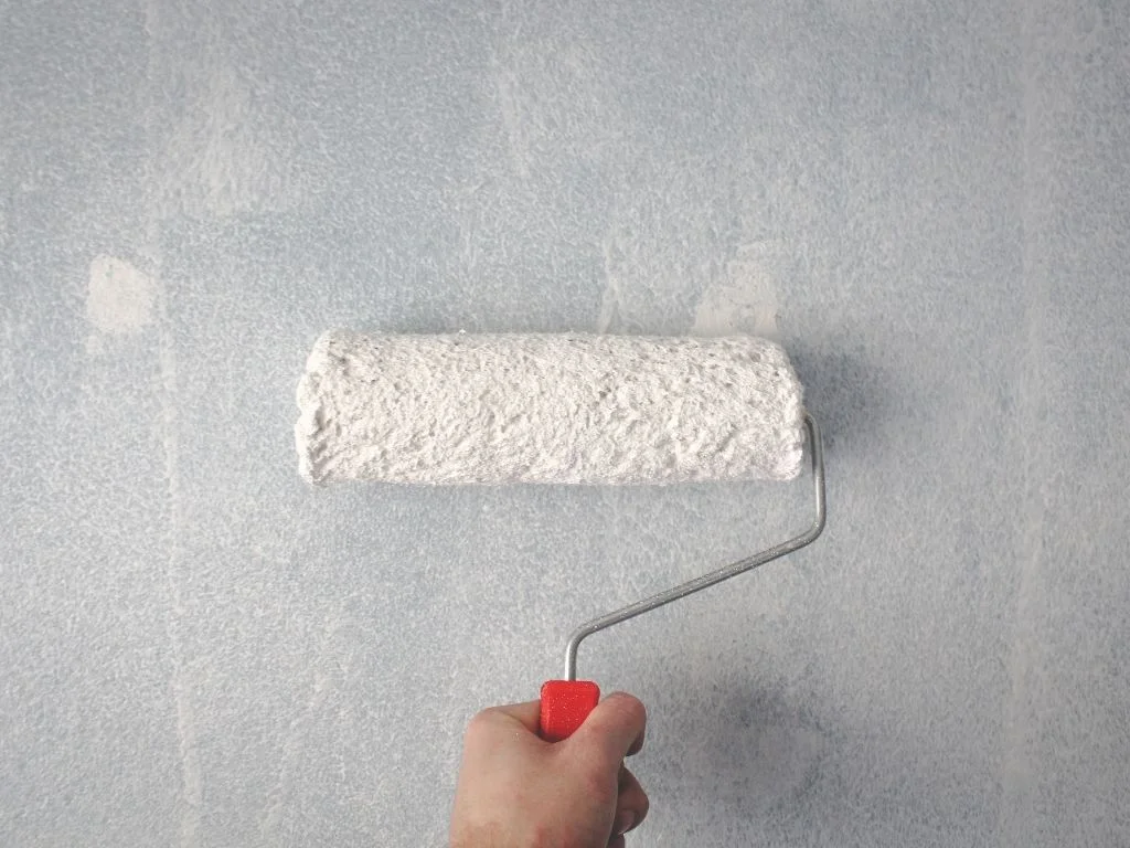 Frisar paredes con pego